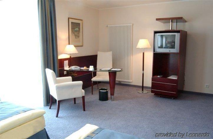 Hotel Koenig Ludwig II Garching bei Muenchen Room photo