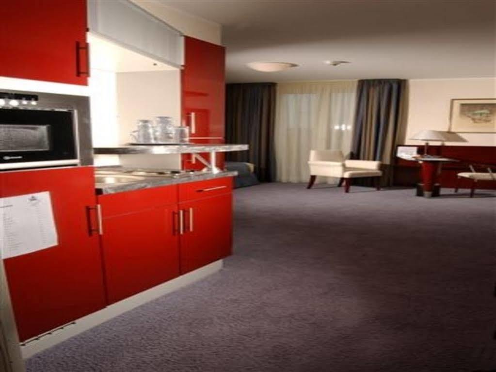 Hotel Koenig Ludwig II Garching bei Muenchen Exterior photo