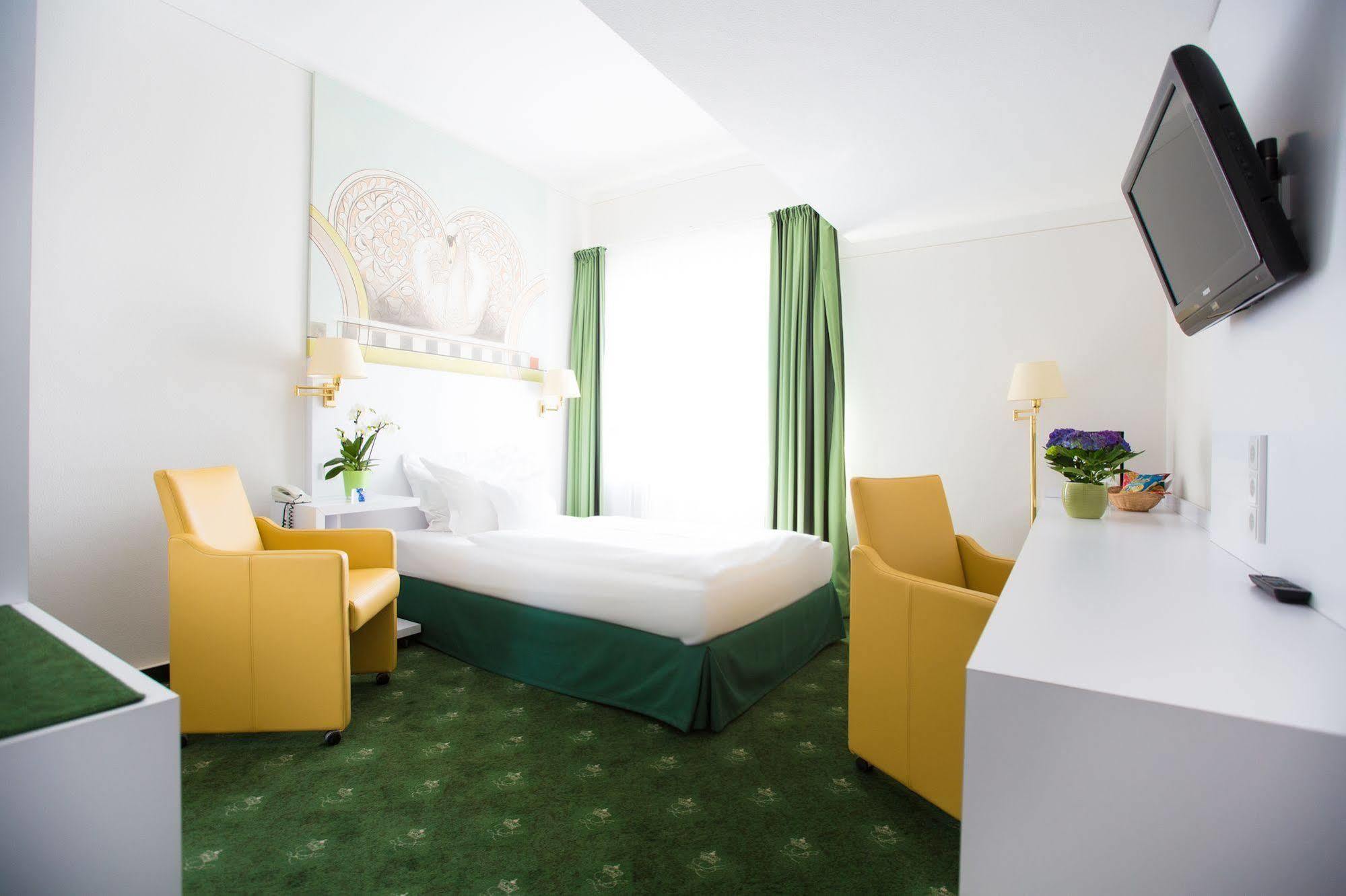 Hotel Koenig Ludwig II Garching bei Muenchen Exterior photo